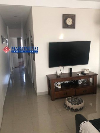 IMPECABLE DEPARTAMENTO 3 AMBIENTES CON COCHERA EN BERNAL