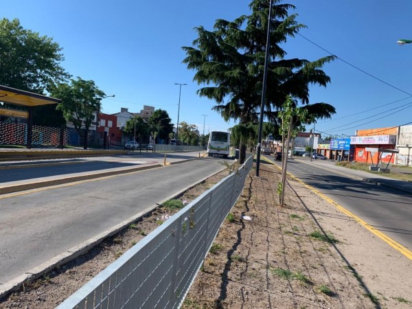 ALQUILER GALPON LOCAL GRANDE FCO VARELA CON PLAYA DE ESTACIONAMIENTO