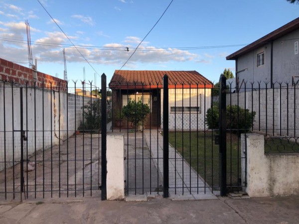 VENTA CASA 3 AMBIENTES LOTE 10x34 FCO VARELA Bosques