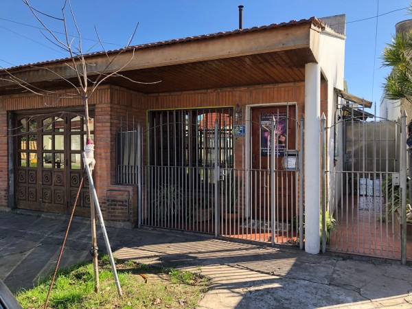 ALQUILER CASA 3 AMBIENTES CON GARAGE PATIO Y TERRENO