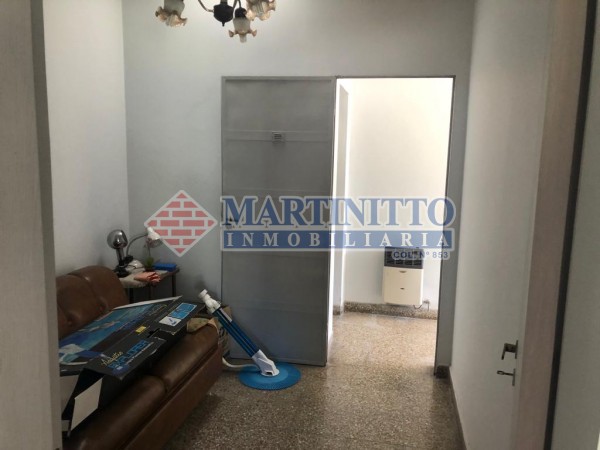 OPORTUNIDAD!!! VENTA CASA SOBRE DOS LOTES CON PISCINA EN QUILMES OESTE