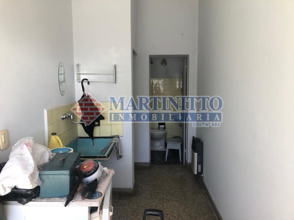 OPORTUNIDAD!!! VENTA CASA SOBRE DOS LOTES CON PISCINA EN QUILMES OESTE