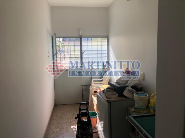 OPORTUNIDAD!!! VENTA CASA SOBRE DOS LOTES CON PISCINA EN QUILMES OESTE