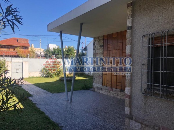 OPORTUNIDAD!!! VENTA CASA SOBRE DOS LOTES CON PISCINA EN QUILMES OESTE