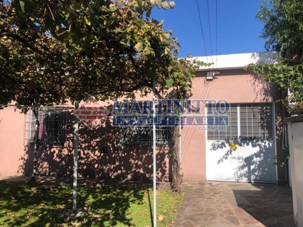 OPORTUNIDAD!!! VENTA CASA SOBRE DOS LOTES CON PISCINA EN QUILMES OESTE