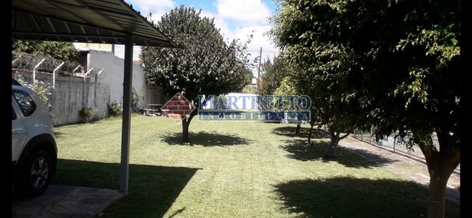 OPORTUNIDAD!!! VENTA CASA SOBRE DOS LOTES CON PISCINA EN QUILMES OESTE