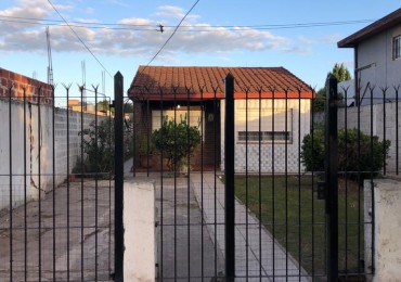 VENTA CASA 3 AMBIENTES LOTE 10x34 FCO VARELA Bosques