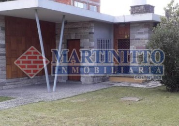 OPORTUNIDAD!!! VENTA CASA SOBRE DOS LOTES CON PISCINA EN QUILMES OESTE